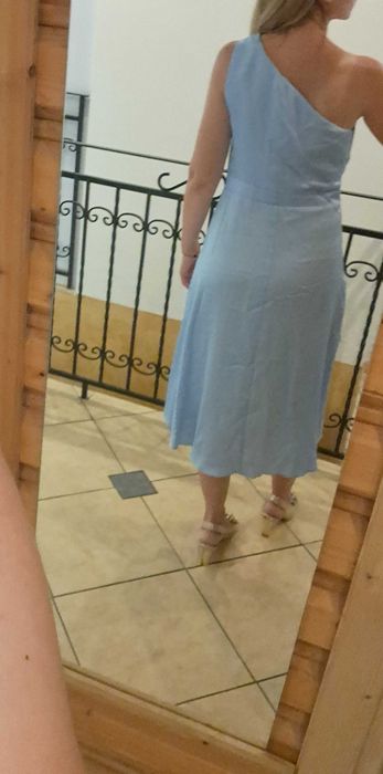 TFNC niebieska satynowa sukienka na jedno ramię rozmiar L