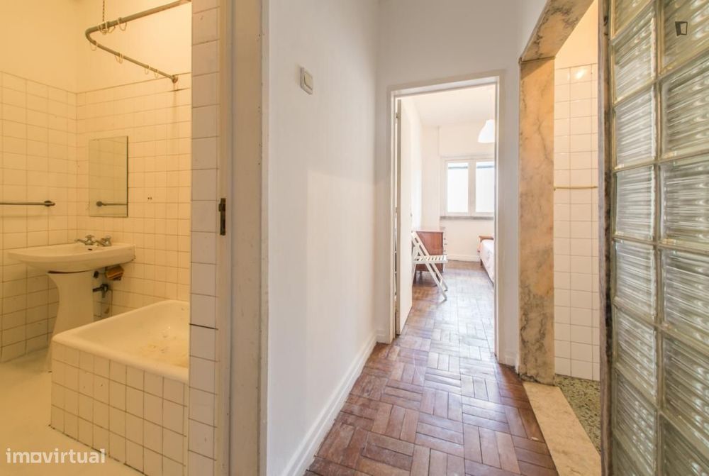 Quarto - localizado em Estrela Lisbon