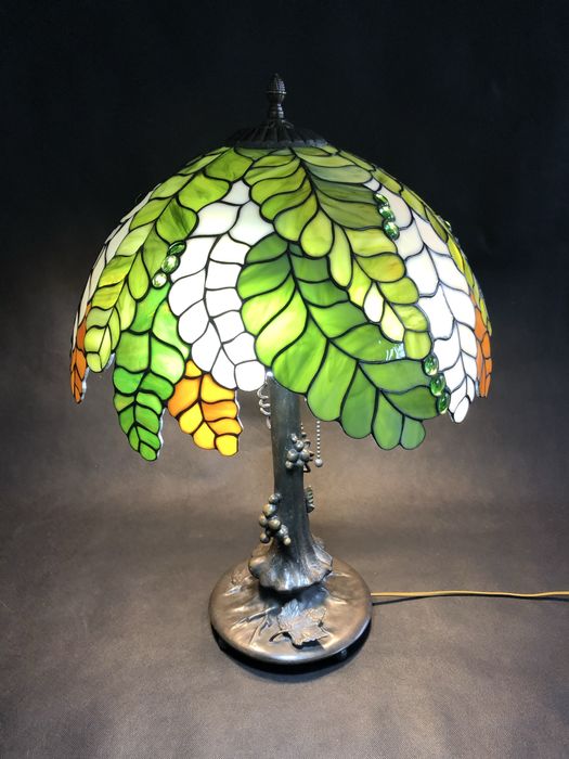 Lampa witrażowa w stylu Tiffany