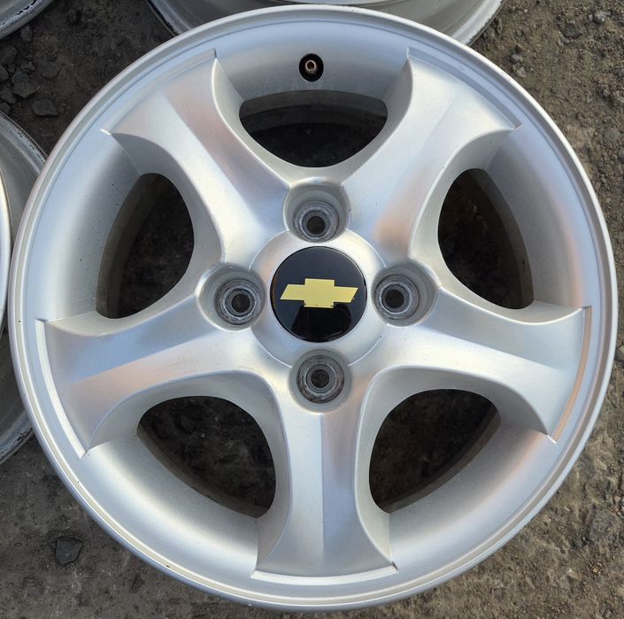 4 114,3 R15 Chevrolet Lacetti Daewoo Nubira  Hyundai Nissan