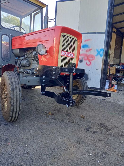 Tuz na przód ciągnika do C330 oraz C360 podnośnik