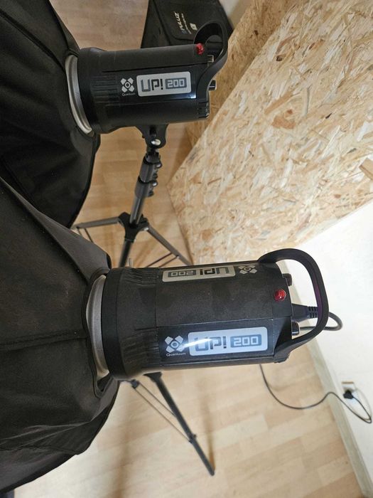 2x Lampa studyjna Quantuum UP! 200 200Ws – komplet ze statywami