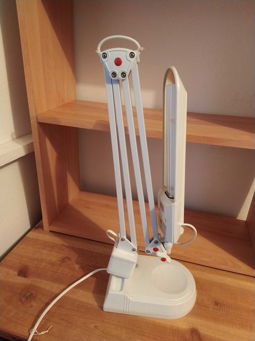 Candeeiro de secretária articulado e em muito bom estado