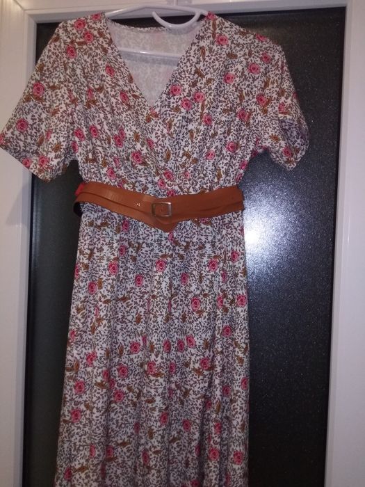 Vestido comprido flores oferta de cinto castanho.Tam m