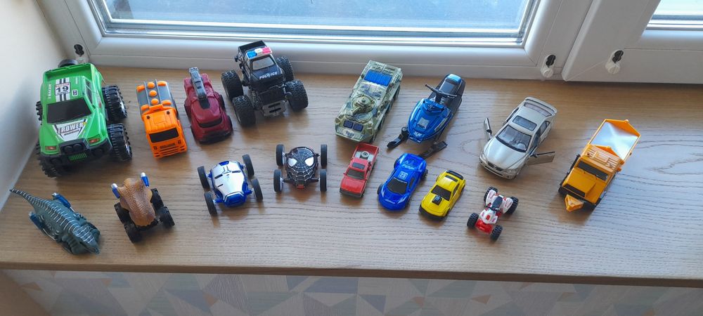 Машинки, модельки