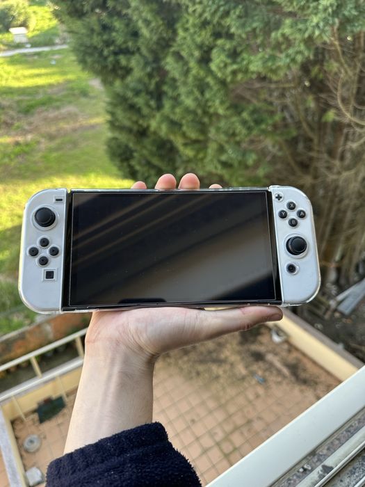 Nintendo Switch OLED – Pack Completo (Como Nova)