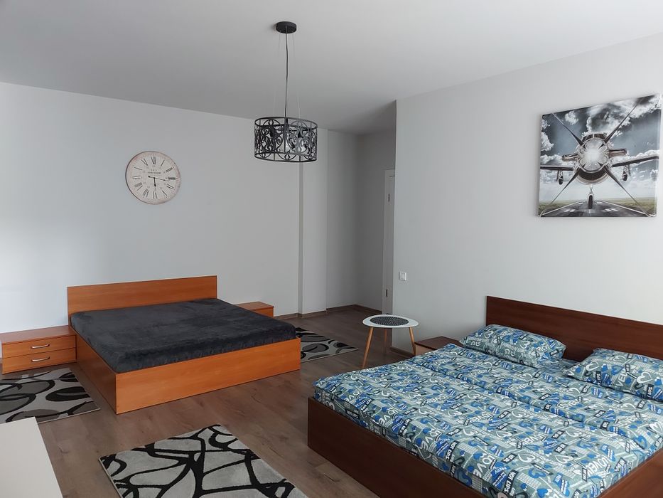 2 - кімнатна квартира. Погодинно. Подобово. ТРЦ " ЧАЙКА " Smart TV.