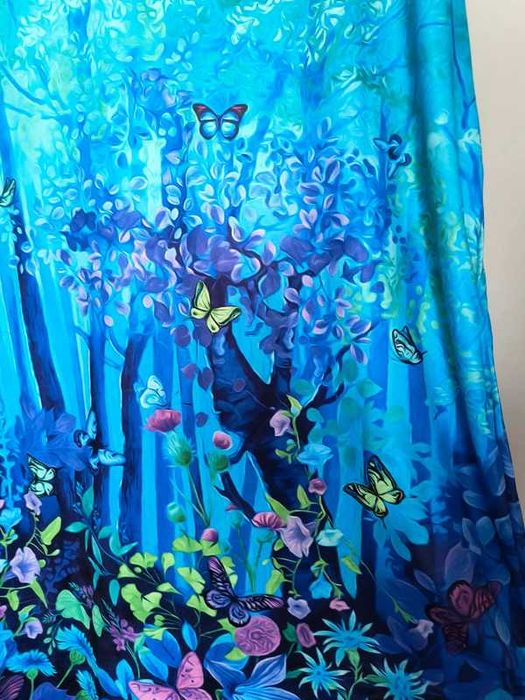 Piękna nowa sukienka w motyle