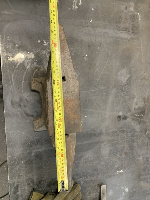 Kowadło  około 30 kg