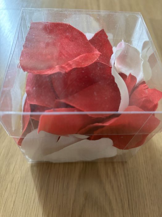 Arvore com luz led e petalas