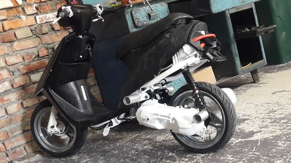 Продам скутер Yamaha jog artistic spec 3kj (без торга)