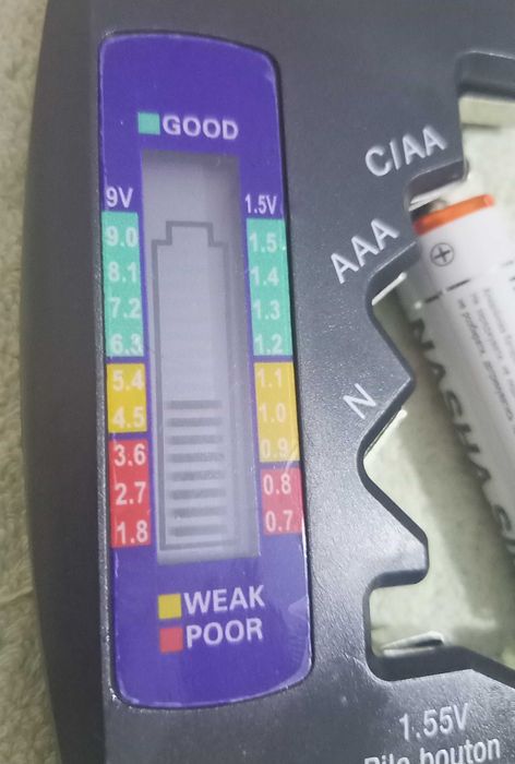 Универсальный цифровой тестер батареек/аккумуляторов LCD-BT886