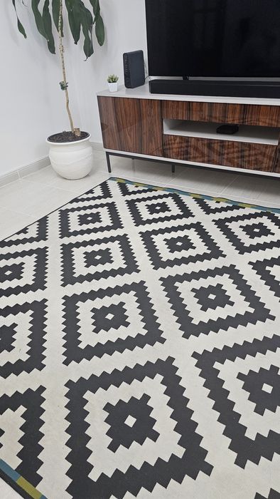 Tapete preto e branco como novo e lavado 2Mx2M