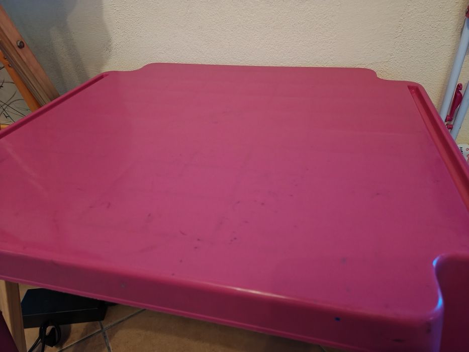 Mesa e cadeira criança