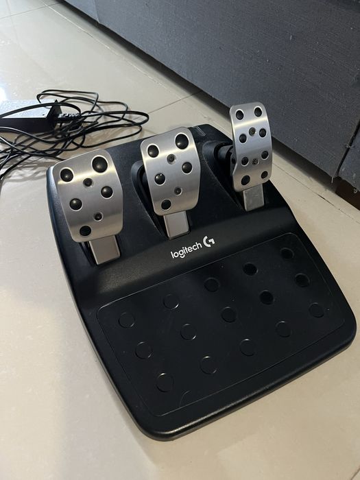 Logitech G29 Steering Wheel + Pedals64752417111427124