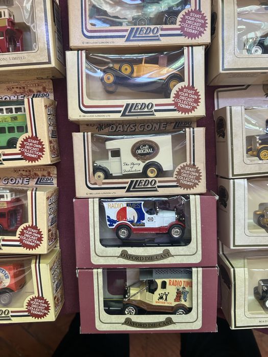Carros miniatura Lesney e Days Gone