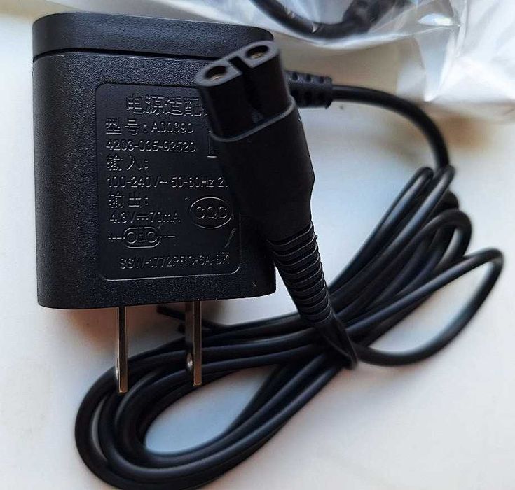Блок питания Philips (модель A00390). Для использования с машинками для стрижки, триммерами и электробритвами.