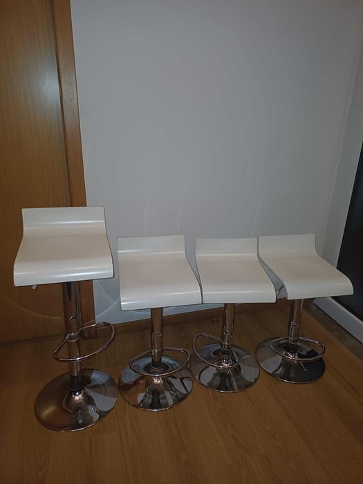 4 bancos altos reguláveis em altura