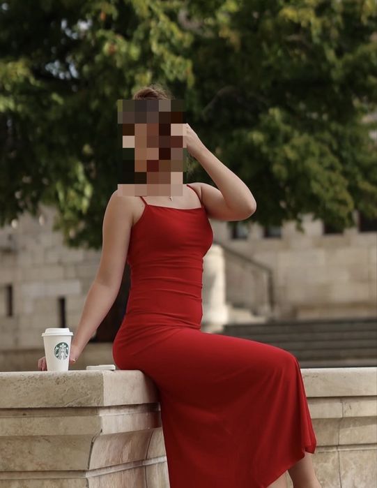 Червона сукня максі