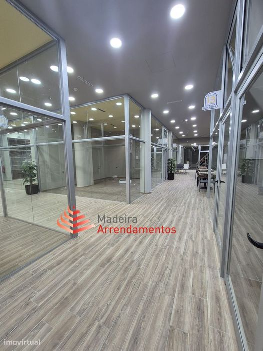 Galerias com 15 Espaços Comerciais