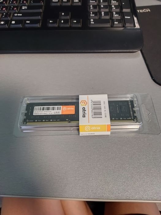 Оперативна память DDR3 8Gb 1600 Mhz