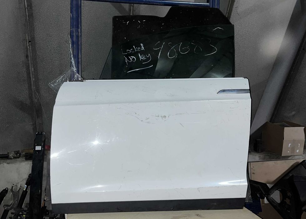 Двері передні ліві Tesla Model X  1069535-E0-C б.у.