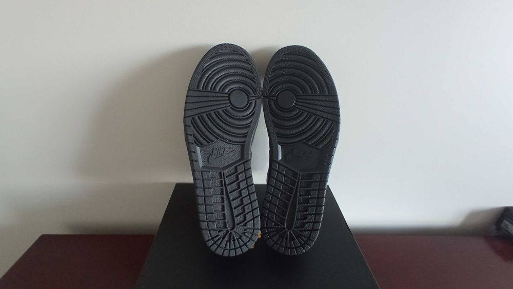 48,5 Buty Nike Air Jordan 1 Low Triple Black