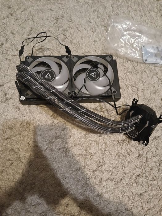 Arctic Liquid Freezer 2 ARGB i zasilacz 550w gold