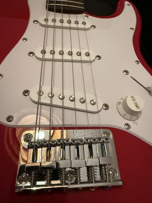 Vendo guitarra fender 3/4 junior com 3 meses.