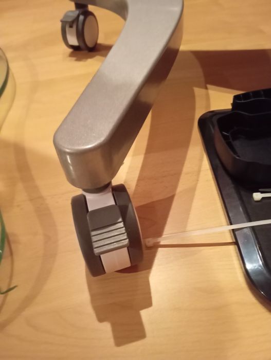 Stojak metalowy na kółkach do telewizora 32"-70"