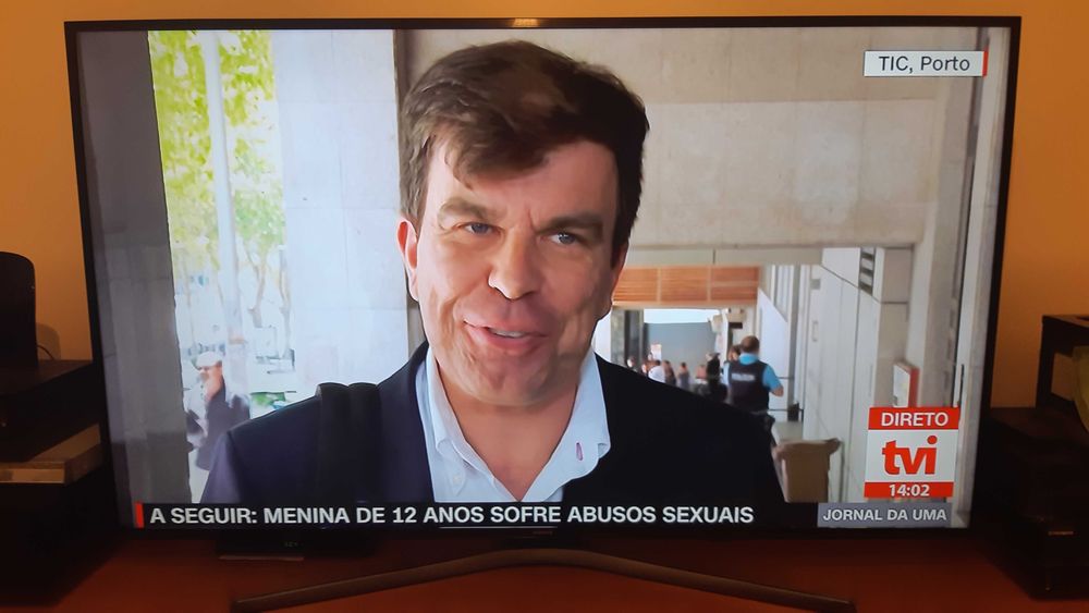 Vendo Televisão SAMSUNG 65 " 4K