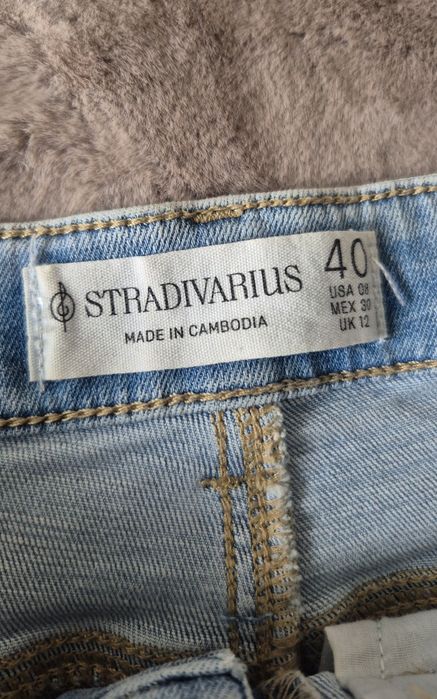 Джинси жіночі Stradivarus EUR40