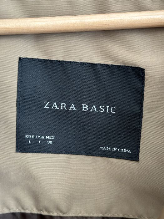 Casaco impermeável de penas com capuz