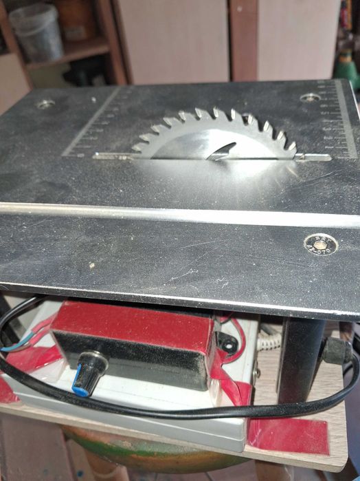 Minikrajzega z rozruchem elektrycznym.