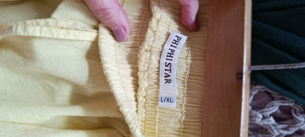 Calças amarelas usadas tamanho L