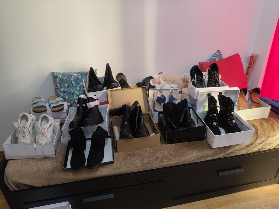 Sapatos e botas de mulher