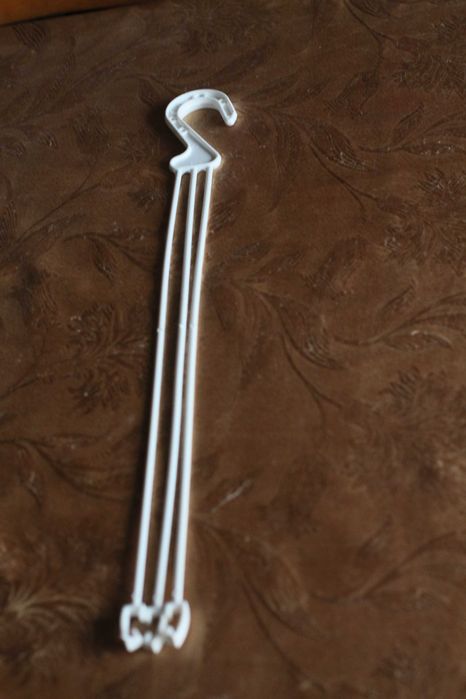 Віддам безкоштовно пластикову підвіску для горщика