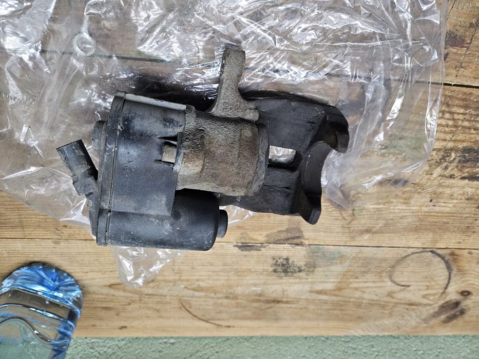 Zaciski hamulcowe passat b7