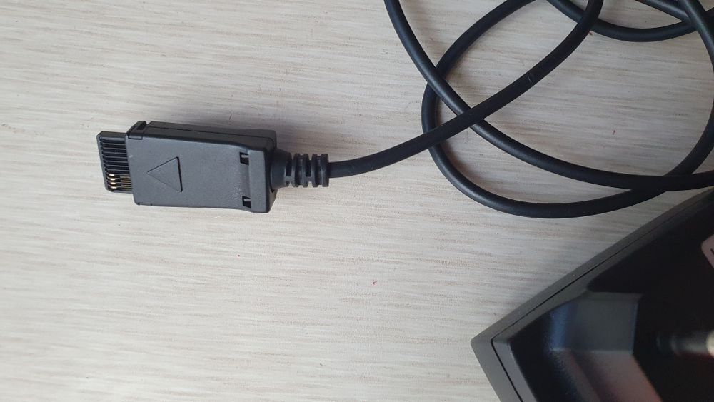 Продам сетевое зарядное устройство