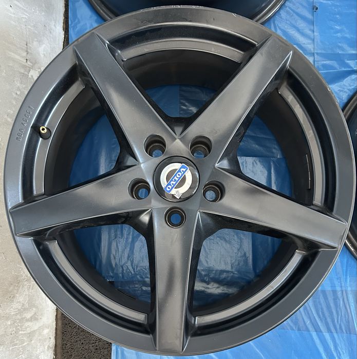 596 Felgi Aluminiowe Volvo R 17 5x108 Bardzo Ładne Czarne XC 90 XC 60