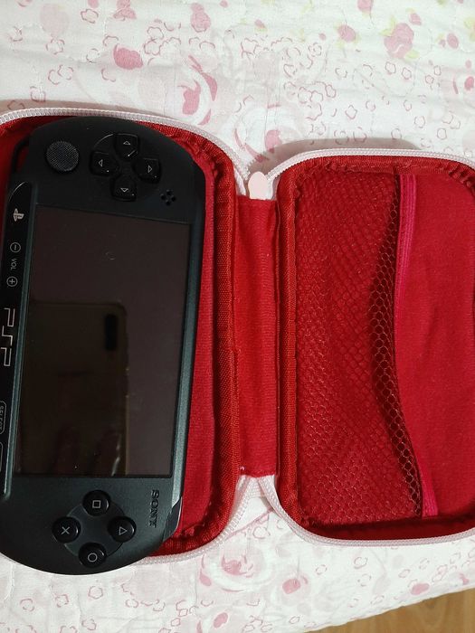 Consola PSP marca Sony usada. Não está a ligar. Não tem carregador