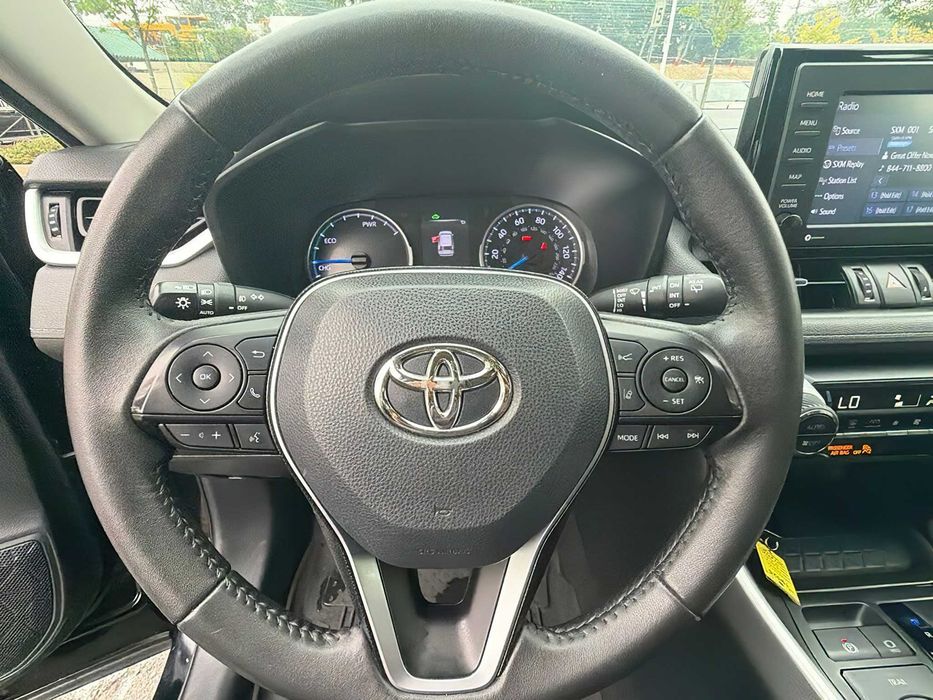 Toyota RAV4 Hybrid XLE Premium      2021