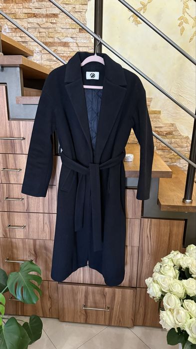 Пальто жіноче з поясом  с/м потребує хімчистки