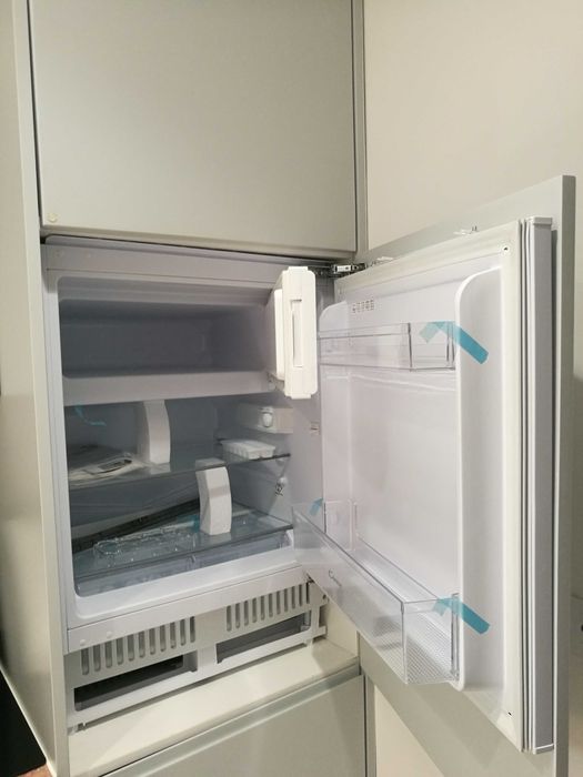 Frigorífico Mini Bar Encastre CANDY CRU 164 NE (111 L - Branco)