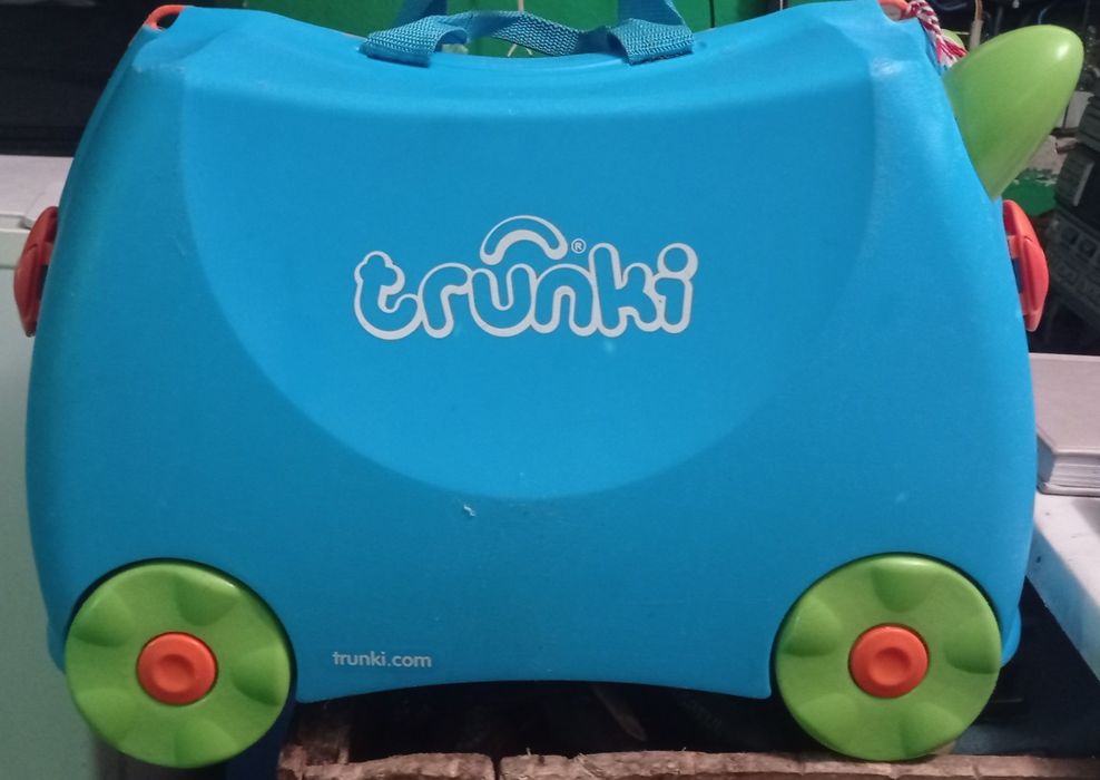 Детский чемодан  trunki.На колёсах