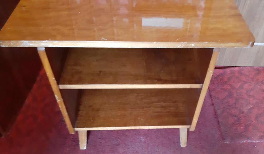 Stolik gabinetowy