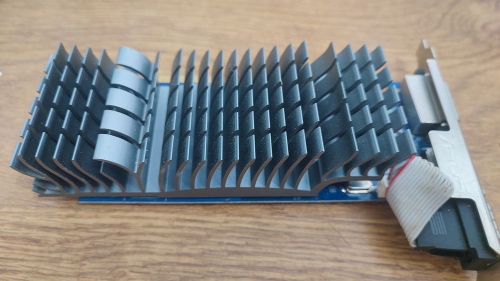Gráfica Asus GT610