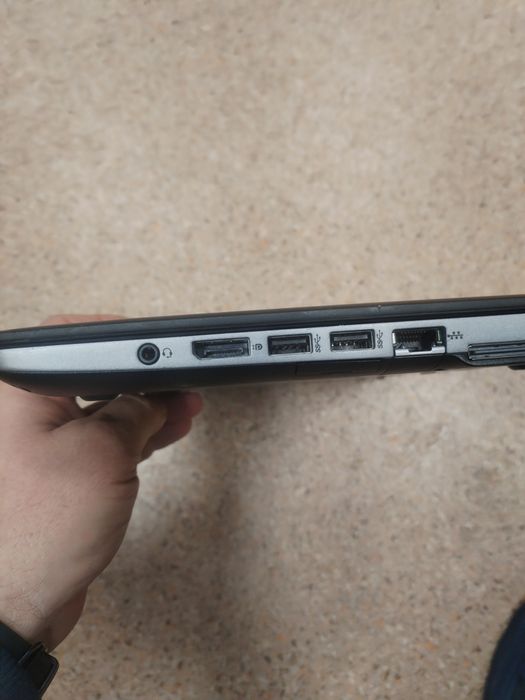 Komputer system Linux,  laptop 12,5"HP Elitebook 820