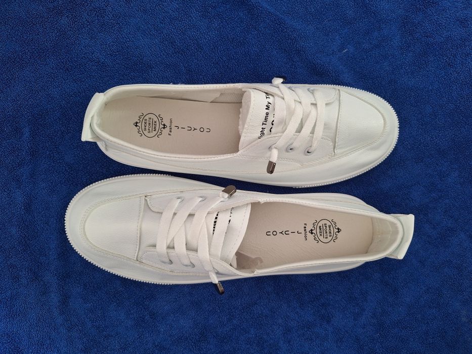 Nie noszone damskie buty sportowe 43, wkładka 27cm