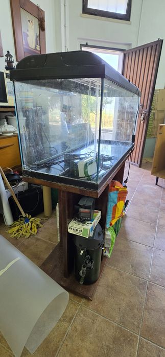 Aquario 180 litros com base e equipamentos